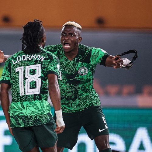 Nigeria's forward #18 Ademola Lookman (L) celebrates scoring his team's first goal with Nigeria's forward #9 Victor Osimhen during the Africa Cup of Nations (CAN) 2024 round of 16 football match between Nigeria and Cameroon at the Felix Houphouet-Boigny Stadium in Abidjan on January 27, 2024. (Photo by FRANCK FIFE / AFP)