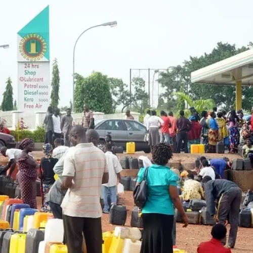 Perseverance of Fuel Lines Nationwide Aggravates Public Suffering